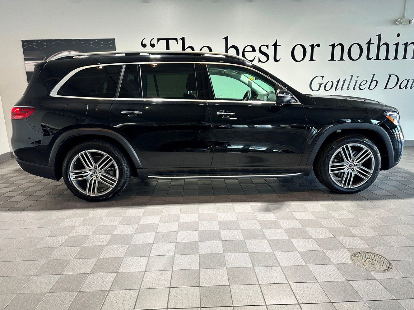 Used 2026 Mercedes-Benz GLS 450 4MATIC image 3