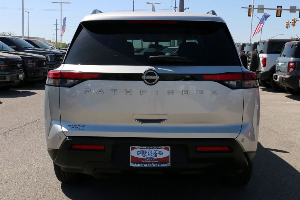 Used 2025 Nissan Pathfinder SV FWD image 6