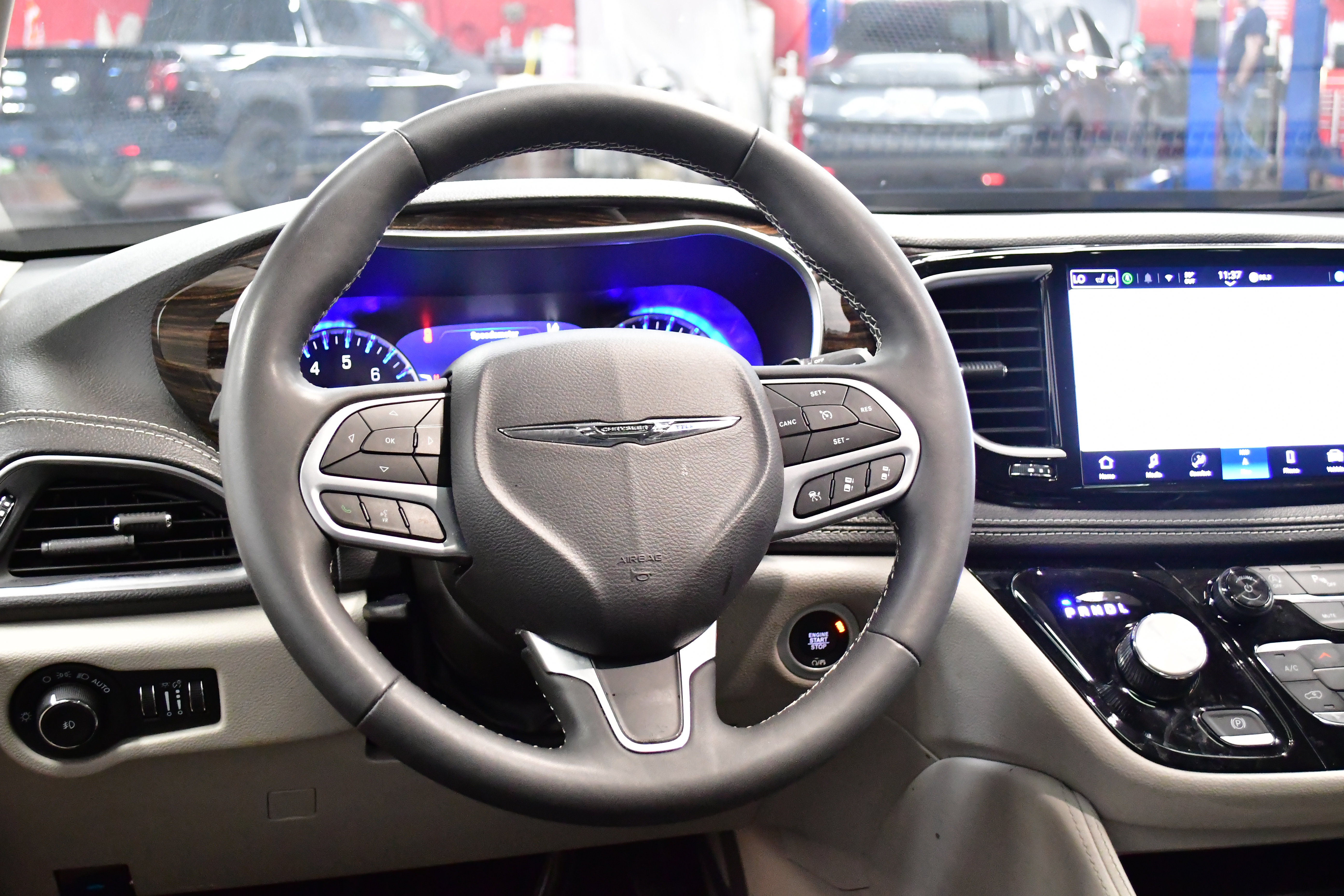 Used 2024 Chrysler Pacifica Limited image 19