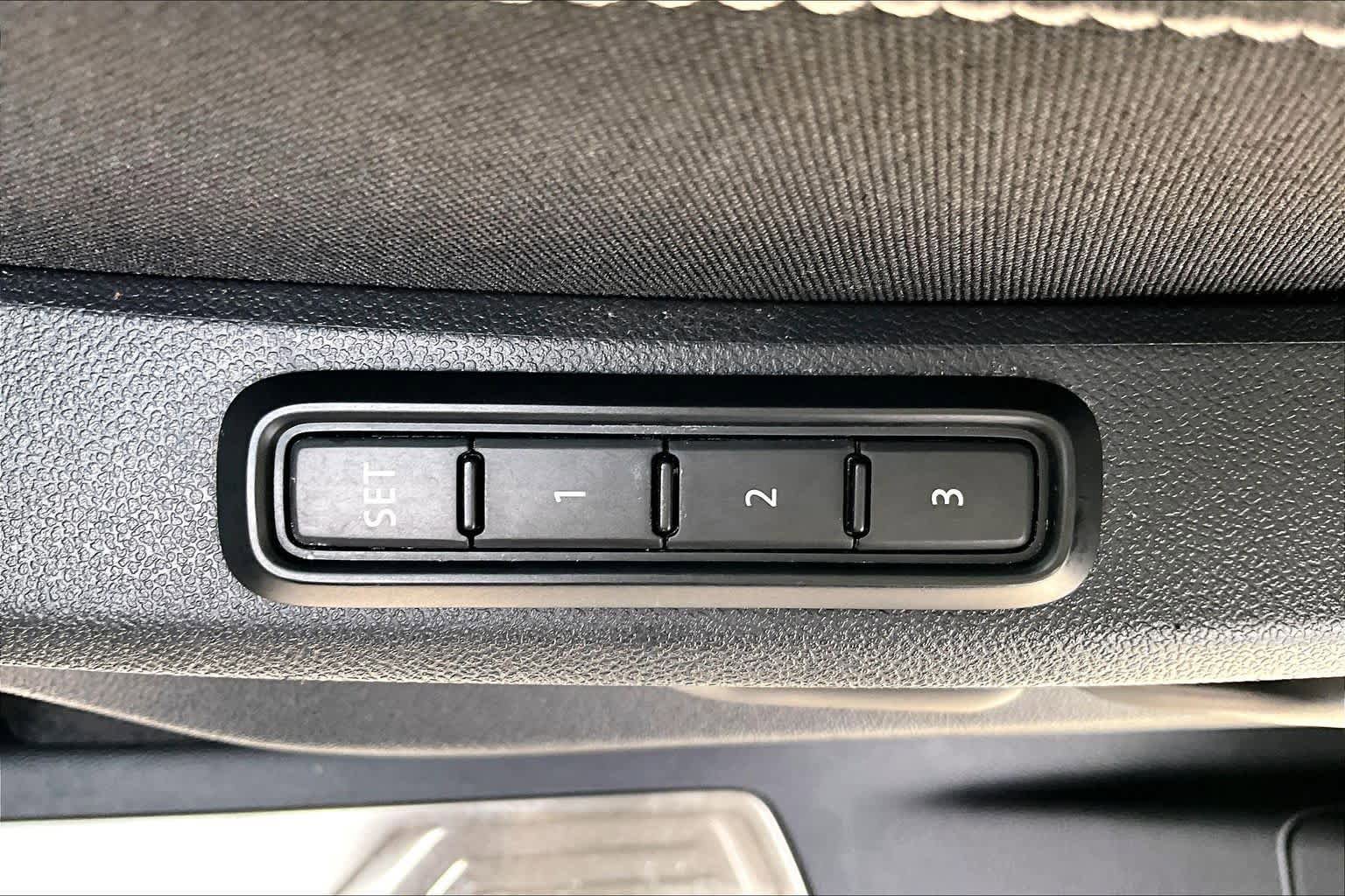 Used 2023 Volkswagen Atlas Cross Sport SEL Premium R-Line AWD/4WD image 53