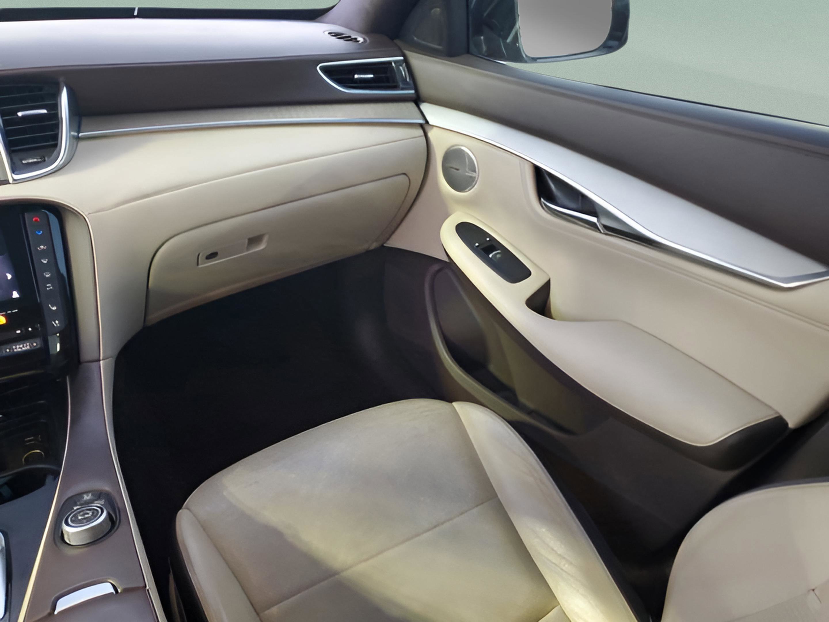 Used 2019 INFINITI QX50 Essential w/ Sensory Package image 11