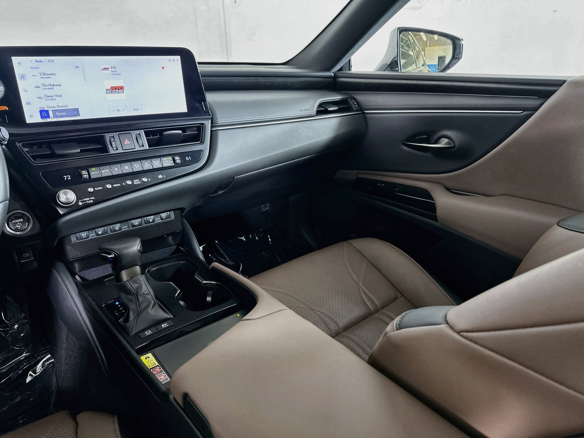 Certified 2025 Lexus ES 300h w/ Accessory Package (Z2) FWD image 22