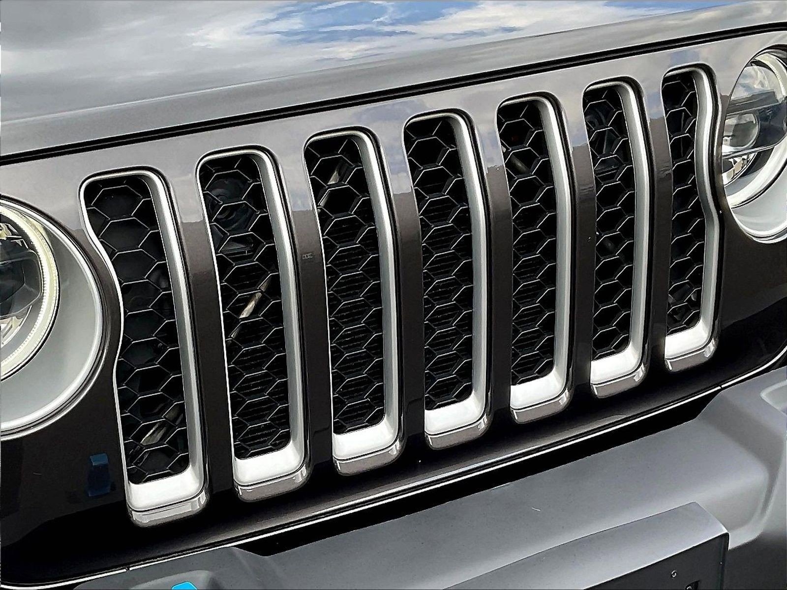 Used 2023 Jeep Wrangler Unlimited Sahara AWD/4WD image 32