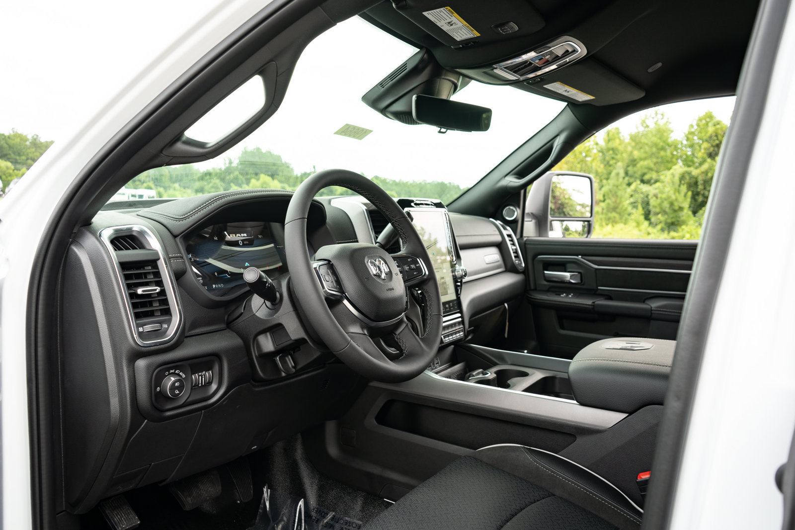 New 2026 RAM 4500 4x4 Crew Cab DRW w/ Laramie Trim Package image 28