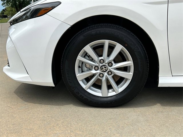 Used 2025 Toyota Camry LE image 5