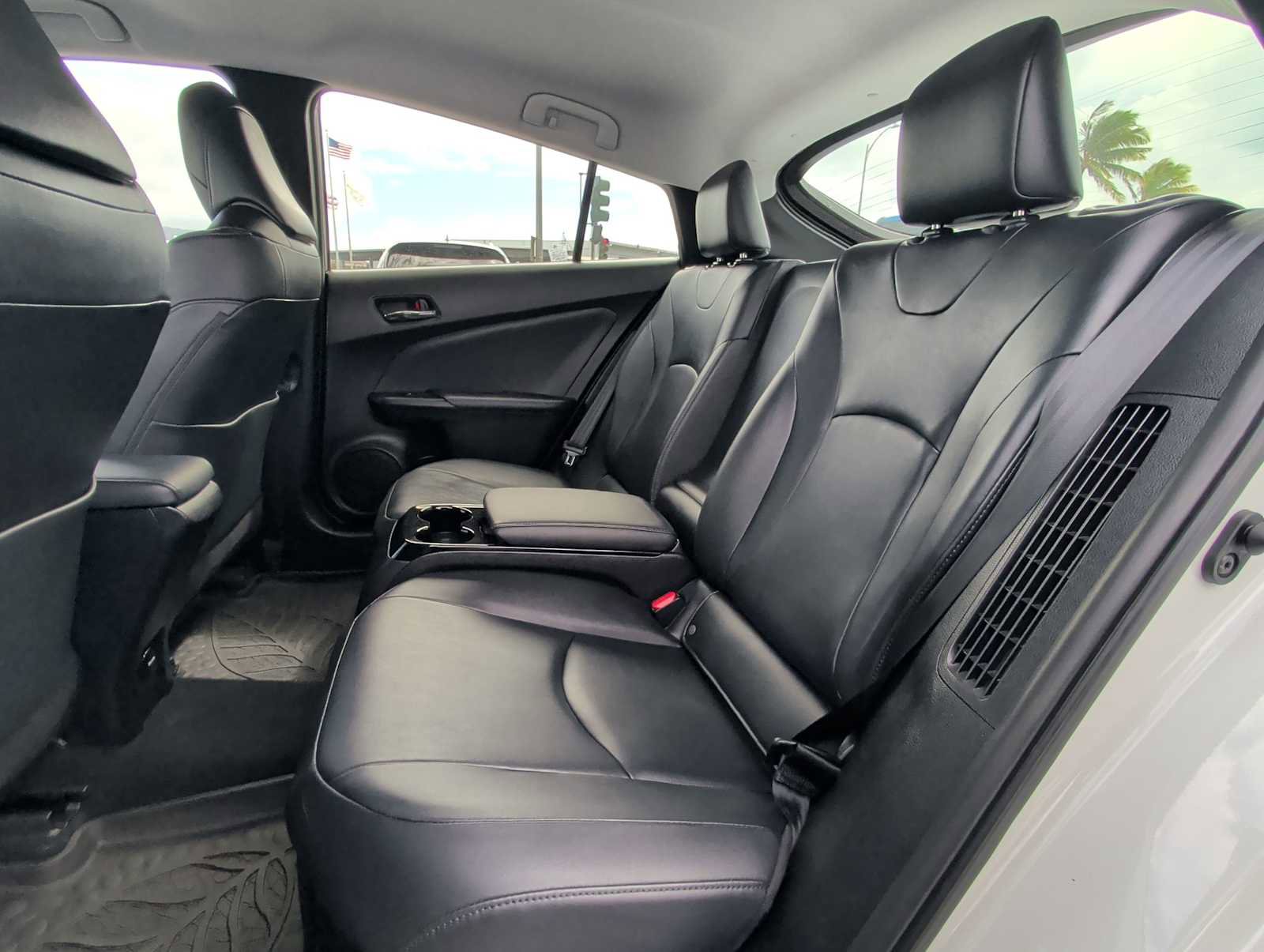 Used 2017 Toyota Prius Prime Advanced image 25