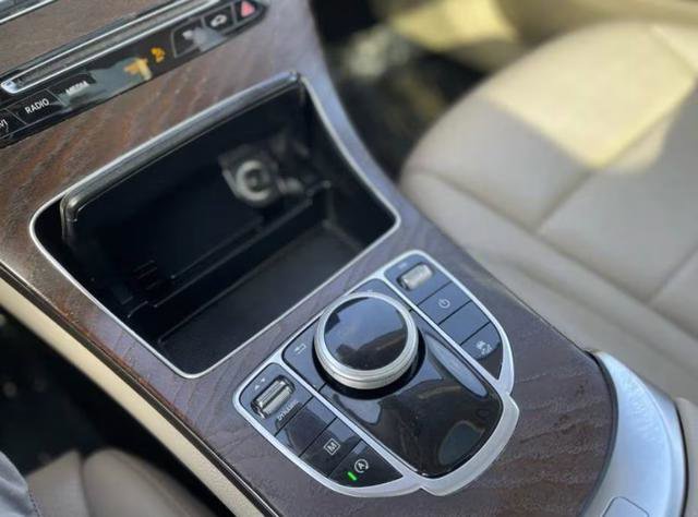 Used 2019 Mercedes-Benz GLC 300 GLC 300 w/ Premium Package image 16