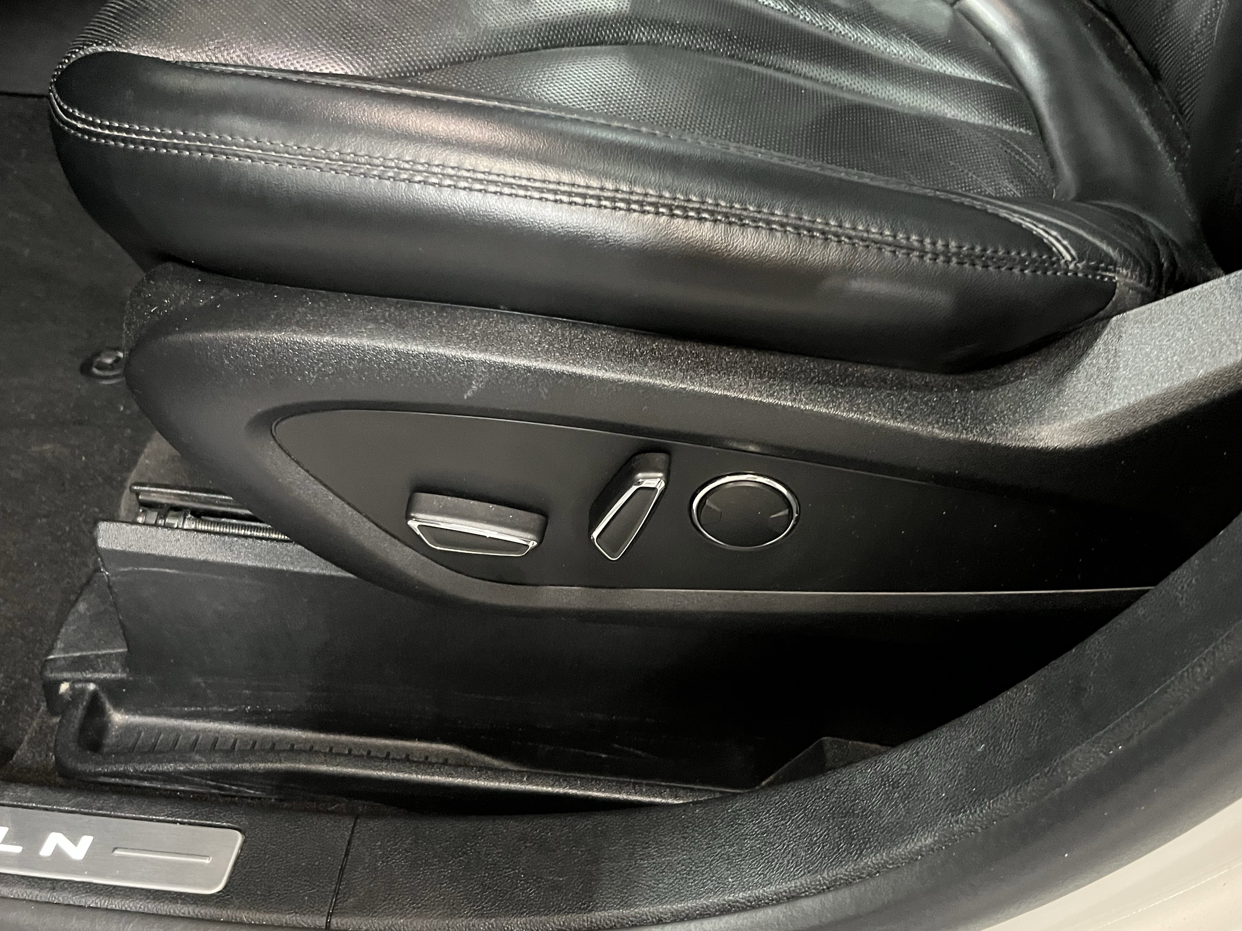 Used 2019 Lincoln Nautilus Reserve image 17