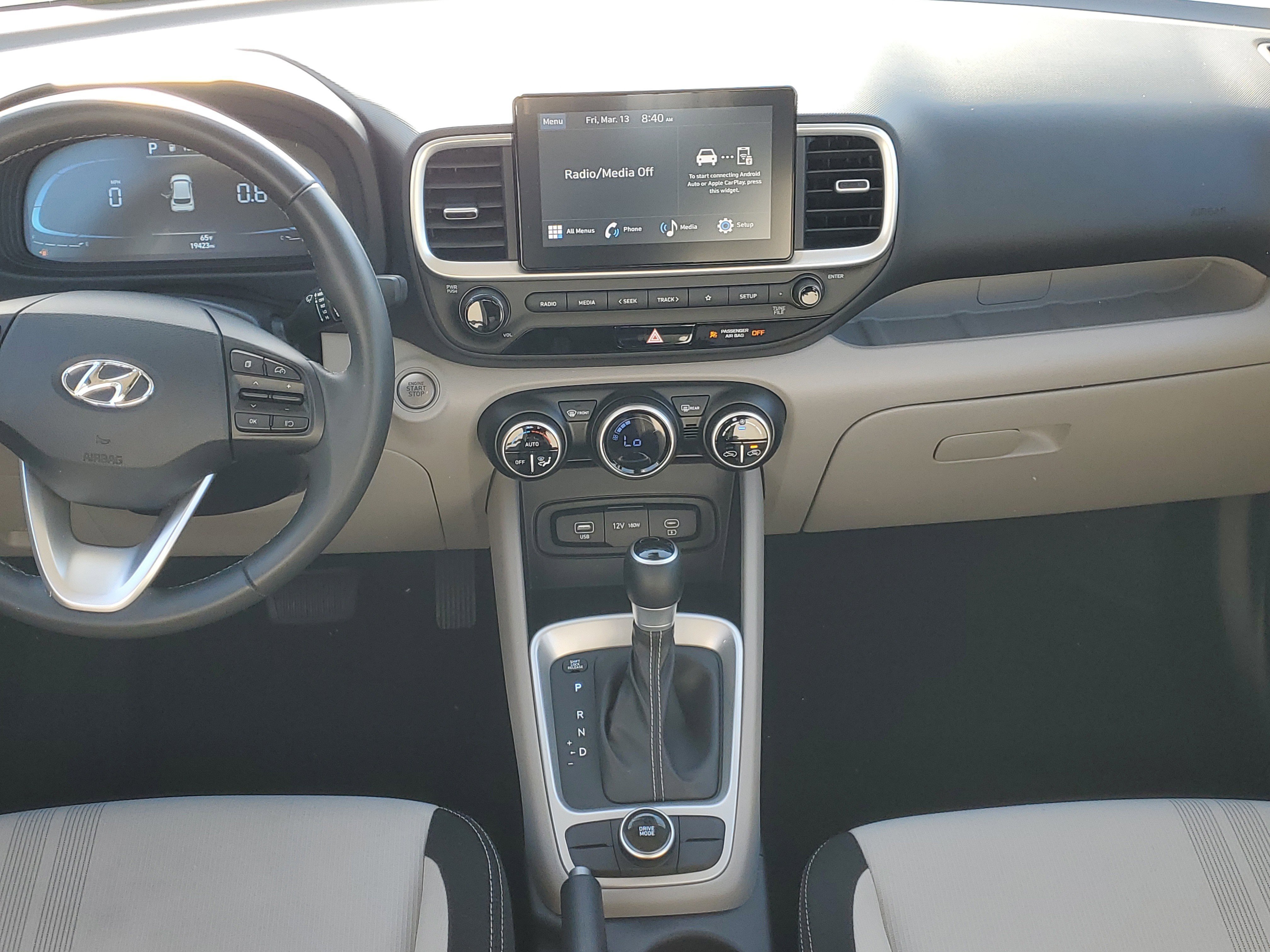 Used 2025 Hyundai Venue SEL FWD image 15