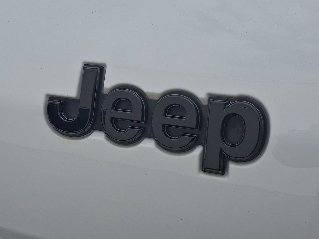 Used 2023 Jeep Grand Cherokee L Laredo AWD/4WD image 38