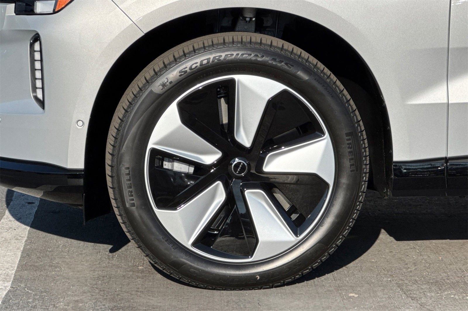 New 2025 Volvo EX90 Plus w/ Protection Package Premier image 26