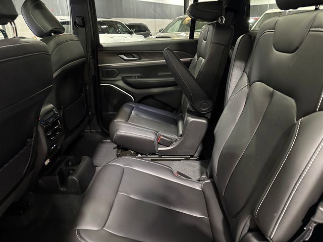 New 2026 Jeep Grand Cherokee L Limited w/ Limited Altitude Package AWD/4WD image 22