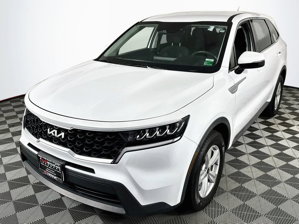 Used 2023 Kia Sorento LX FWD image 3