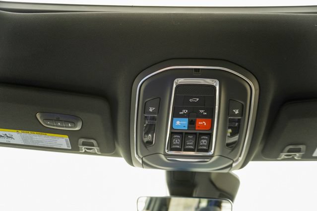 New 2025 Jeep Grand Cherokee Limited w/ Black Appearance Package AWD/4WD image 33