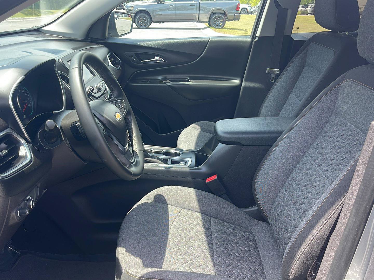 Used 2024 Chevrolet Equinox LT w/ Driver Convenience Package FWD image 20
