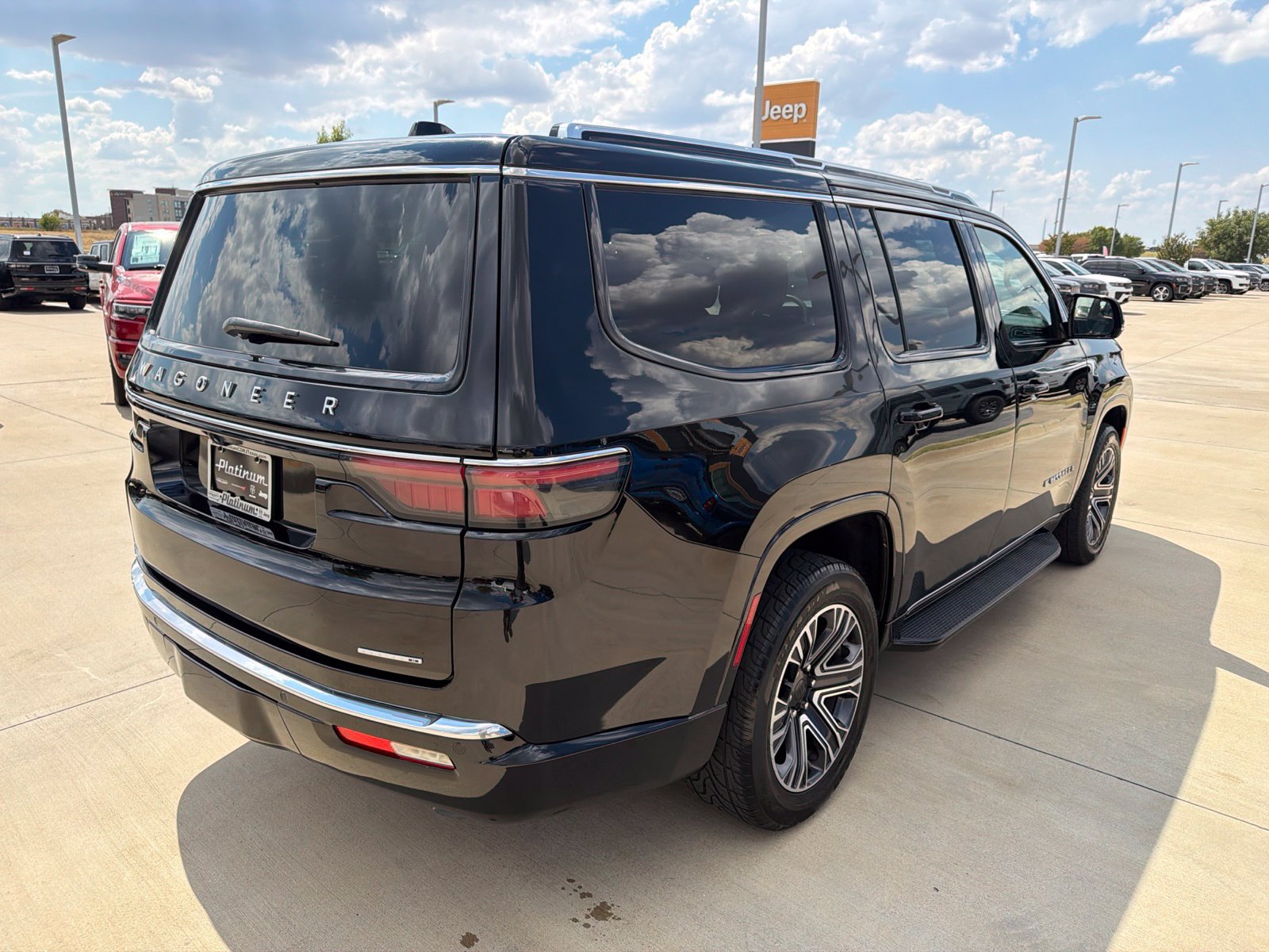 Used 2024 Jeep Wagoneer Series II RWD image 5