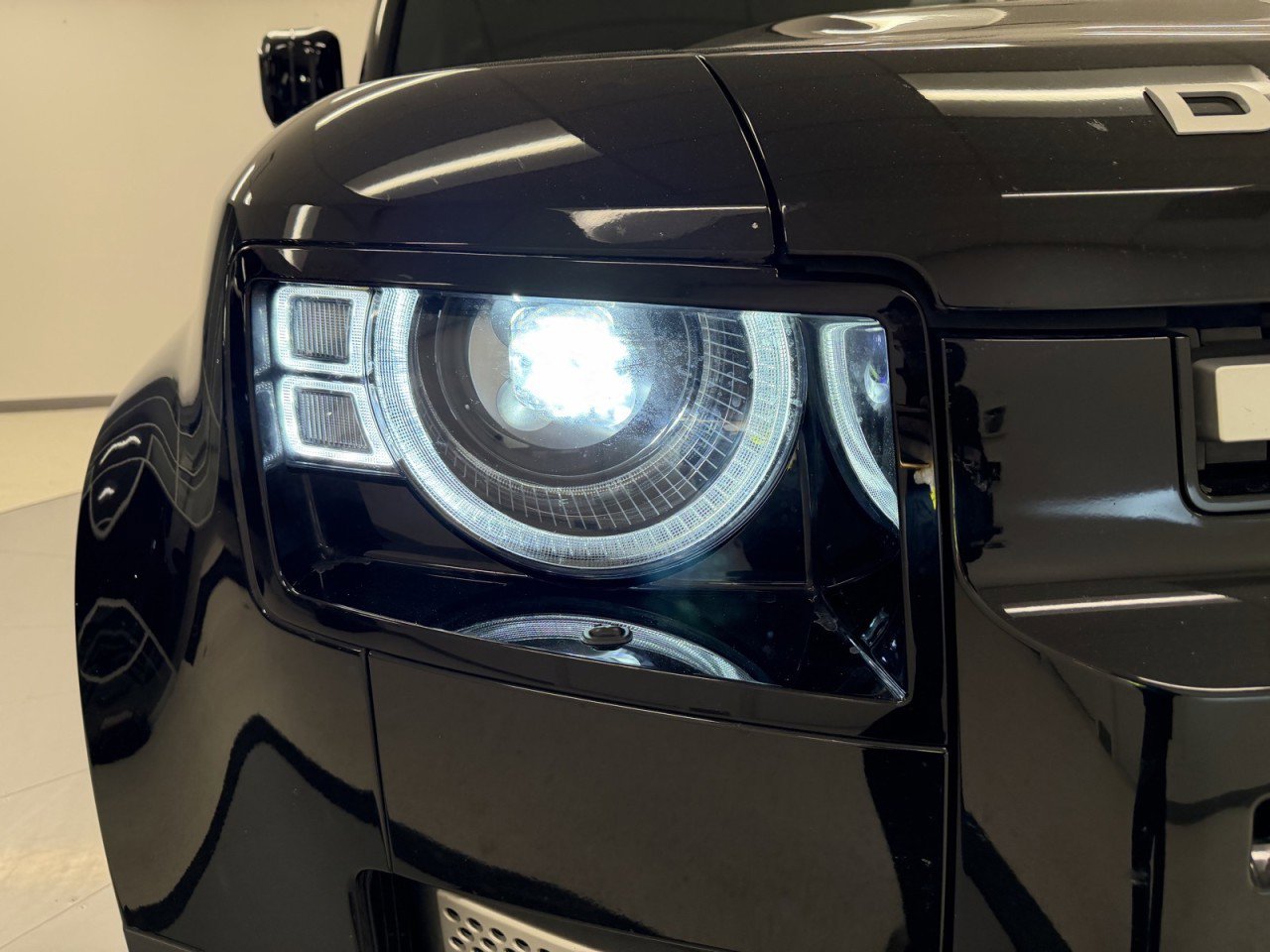 Used 2025 Land Rover Defender 110 S image 54