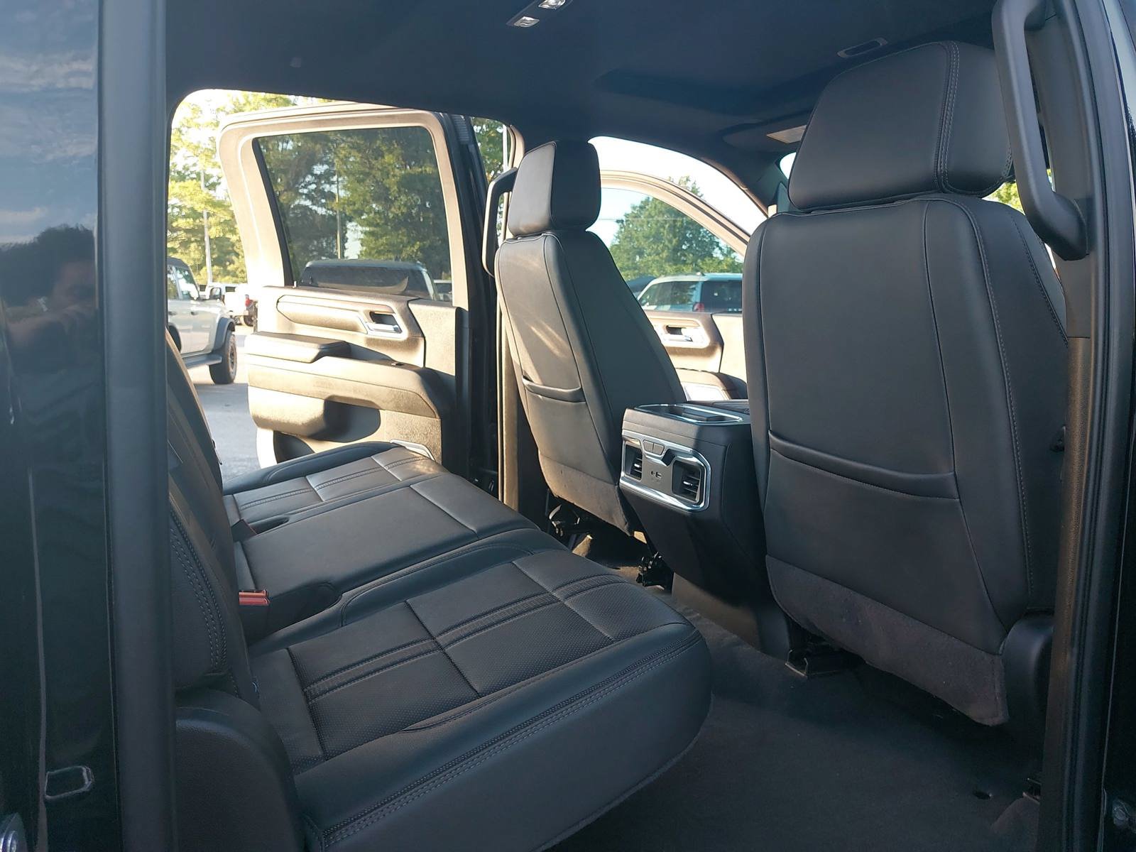 Used 2024 Chevrolet Silverado 2500 High Country w/ Technology Package AWD/4WD image 12