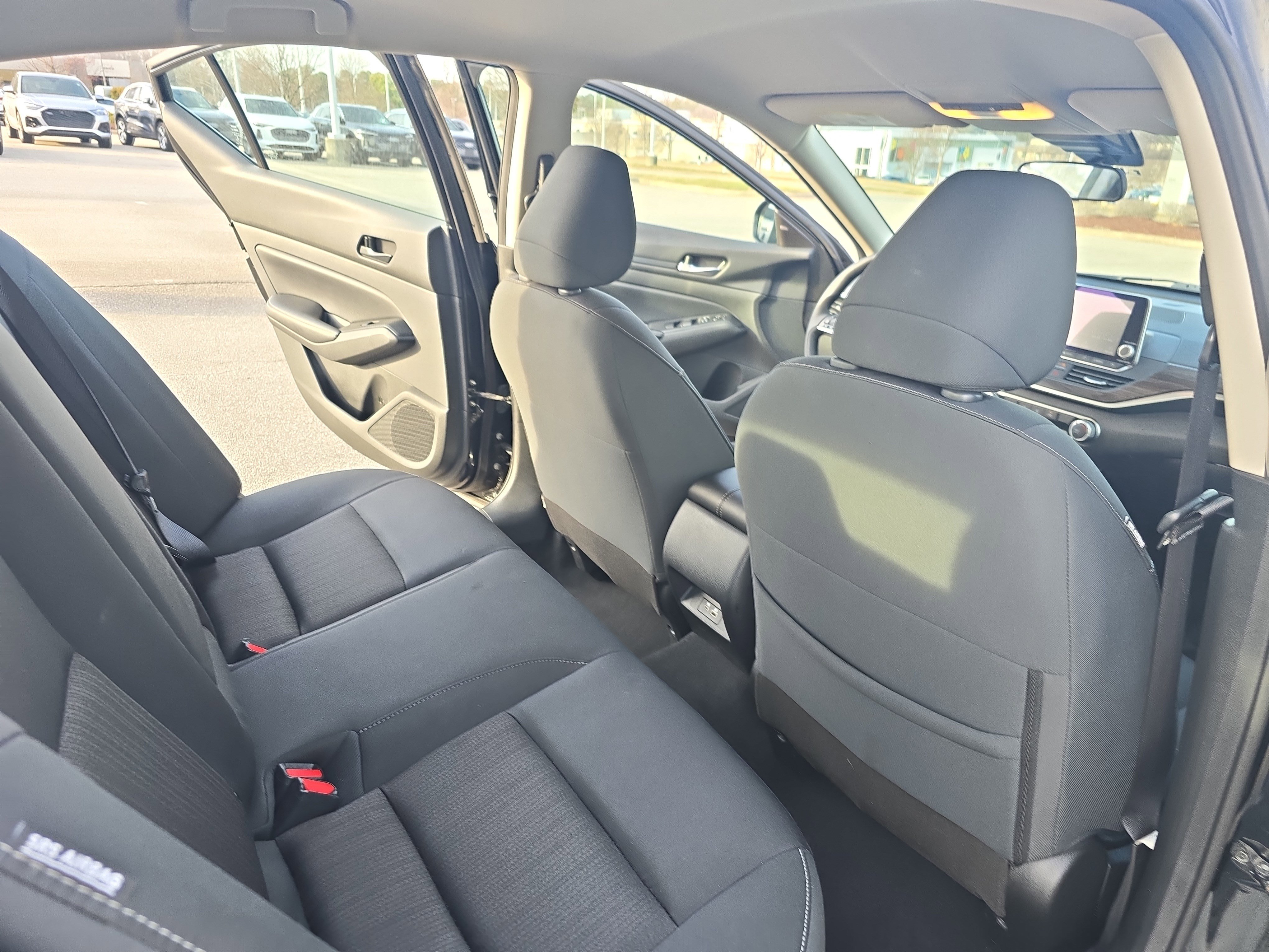 Used 2024 Nissan Altima 2.5 SV image 11