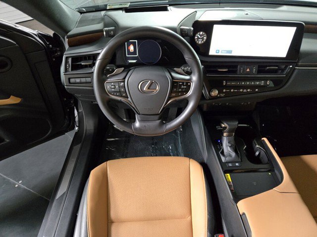 Certified 2025 Lexus ES 300h w/ Premium Package image 17