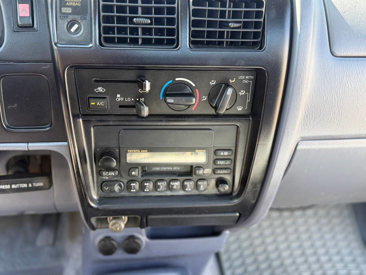 Used 2000 Toyota Tacoma 2WD Regular Cab image 96