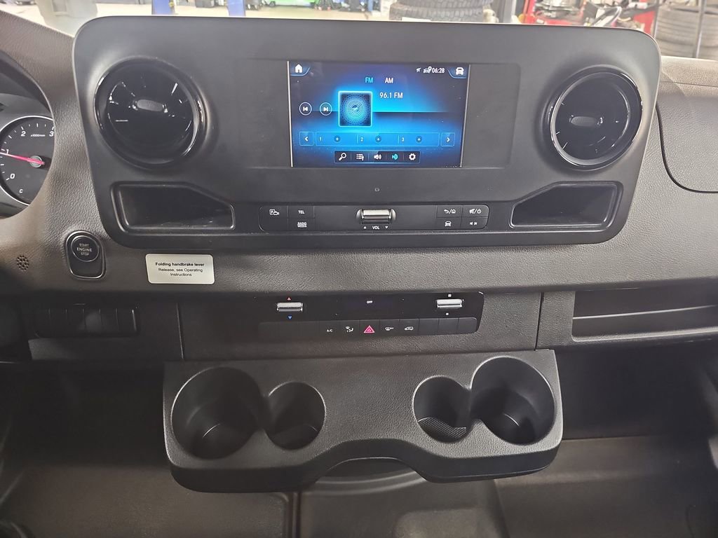 Used 2024 Mercedes-Benz Sprinter 2500 image 18