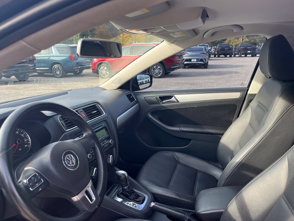 Used 2013 Volkswagen Jetta SE FWD image 18