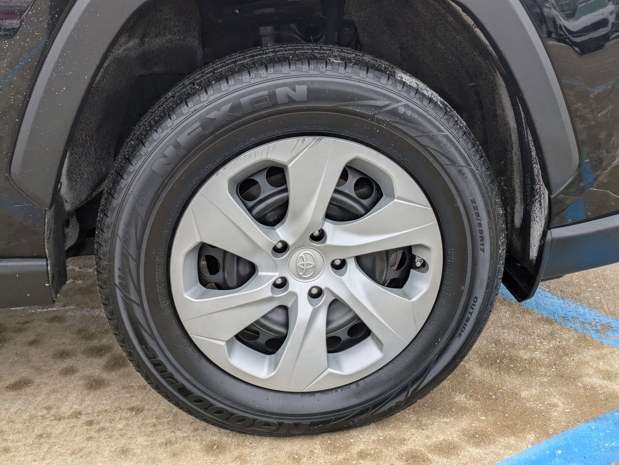 Used 2020 Toyota RAV4 LE w/ All Weather Liner Package image 30