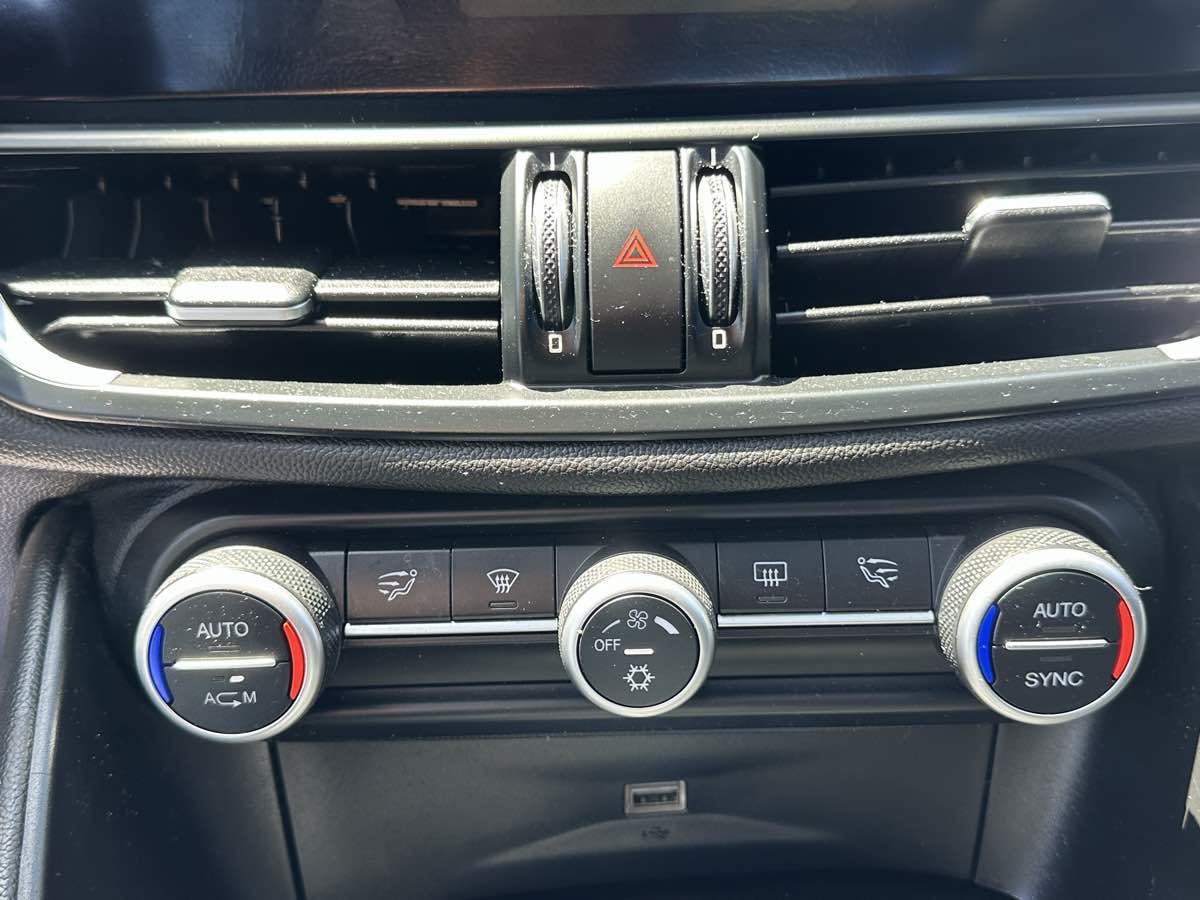 Used 2017 Alfa Romeo Giulia AWD image 20