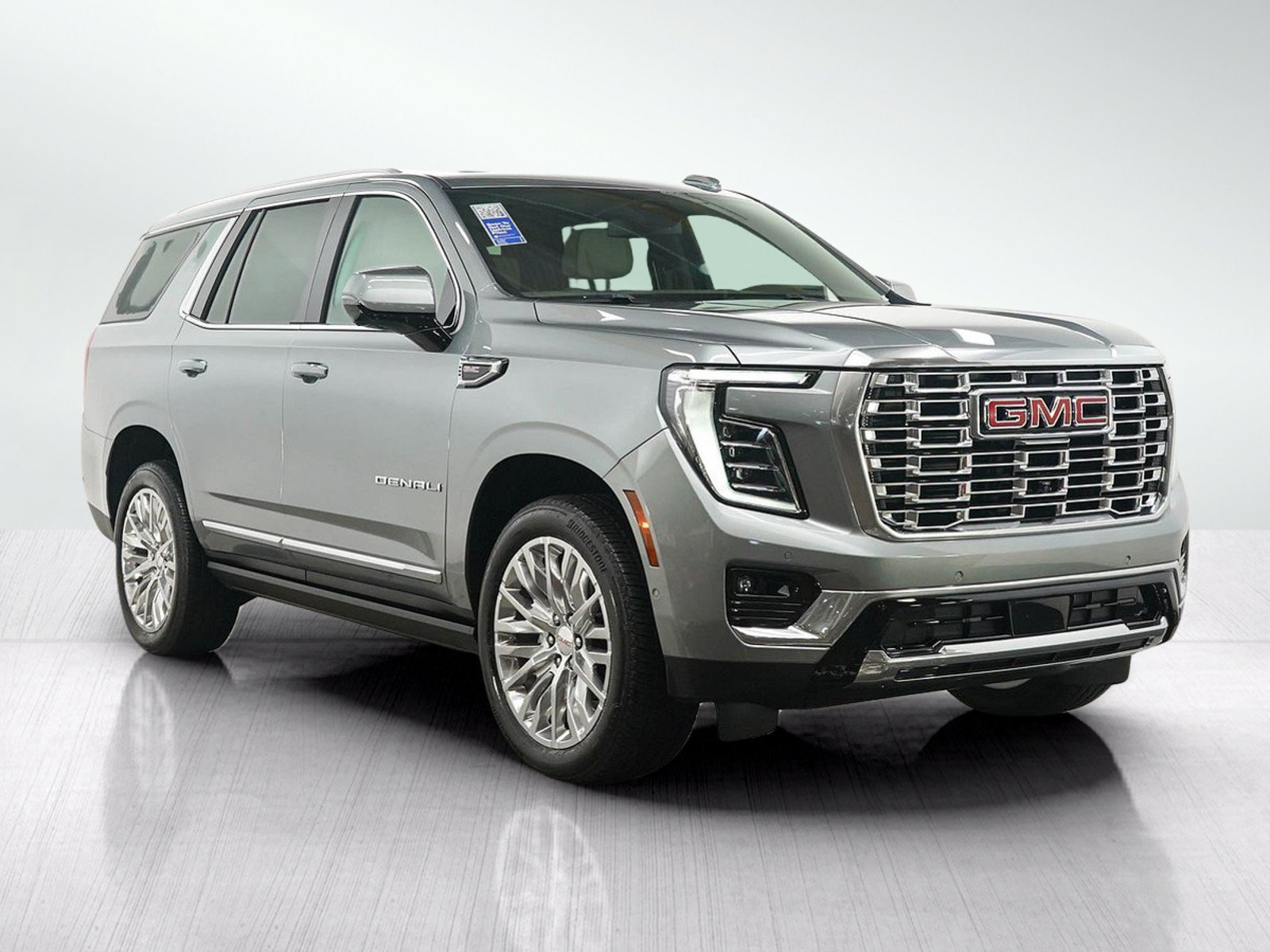 Used 2025 GMC Yukon Denali w/ Sun & Power Step Package AWD/4WD image 7