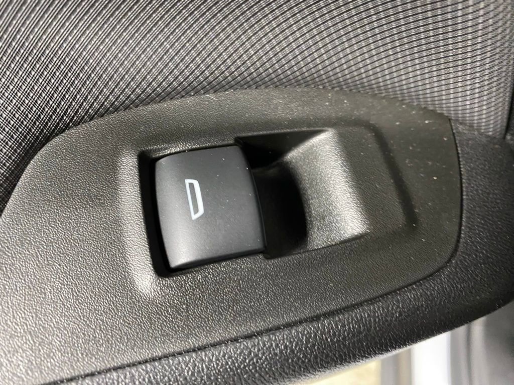 Used 2023 Chevrolet Equinox RS image 33