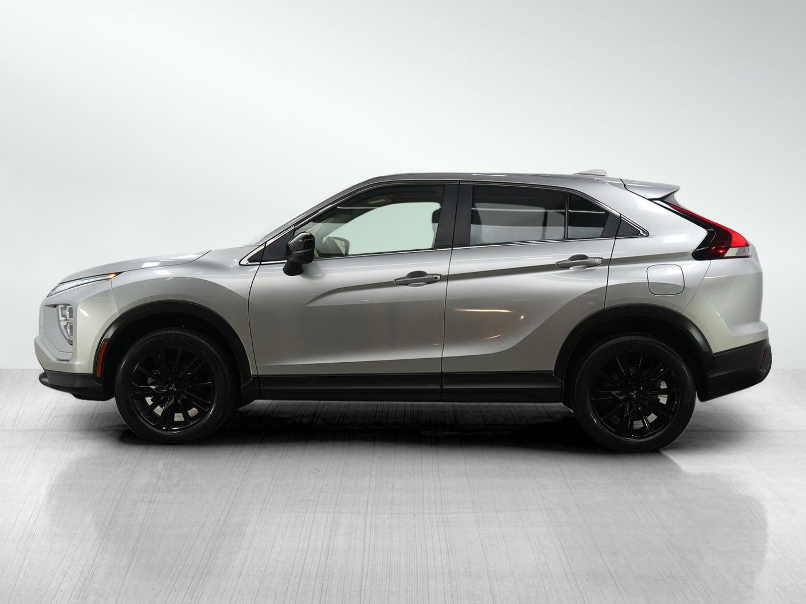 Used 2023 Mitsubishi Eclipse Cross LE image 2