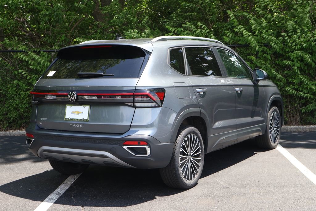Used 2025 Volkswagen Taos SE FWD image 9