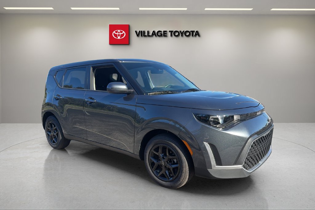 Used 2025 Kia Soul LX w/ LX Technology Package FWD image 15