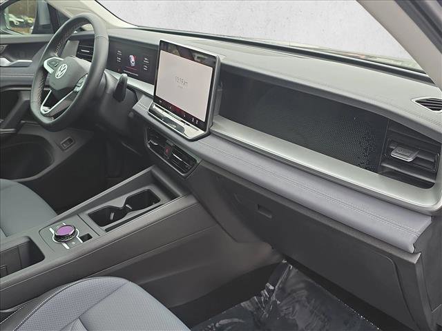 Certified 2025 Volkswagen Tiguan SE image 22