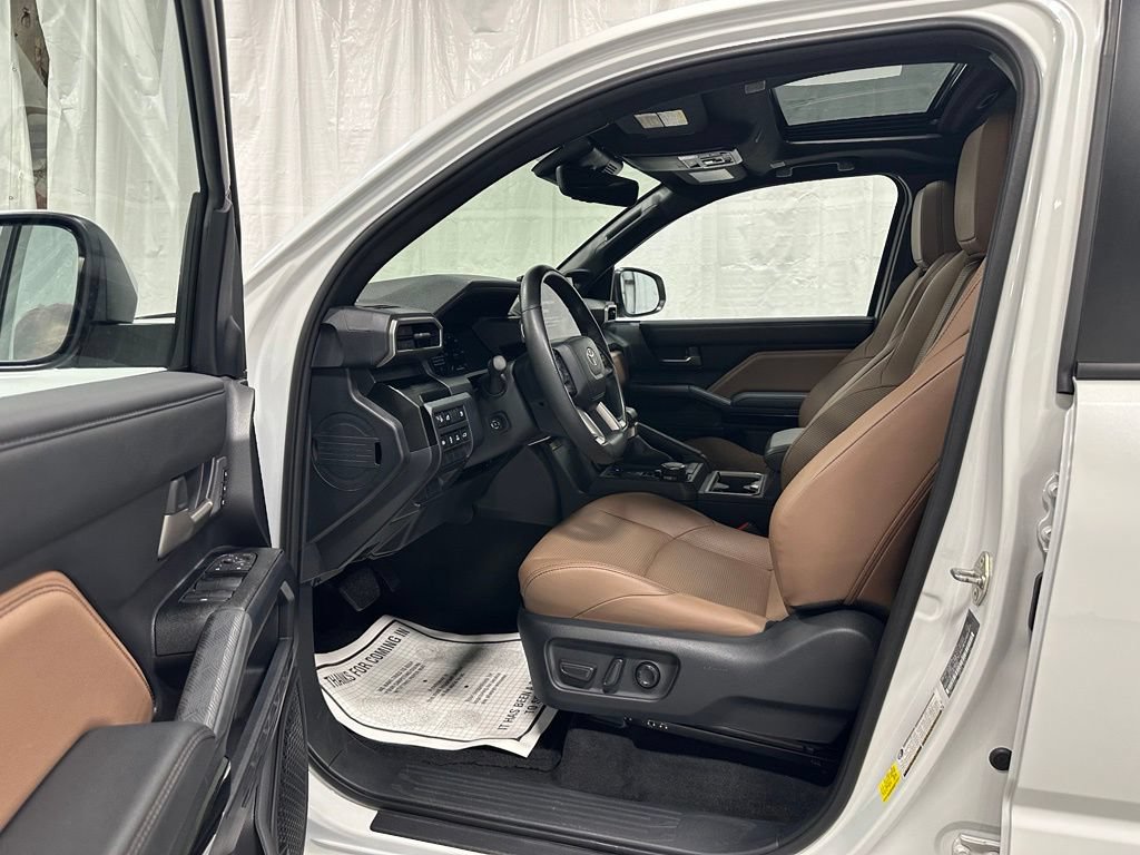 Used 2025 Toyota 4Runner Limited AWD/4WD image 10
