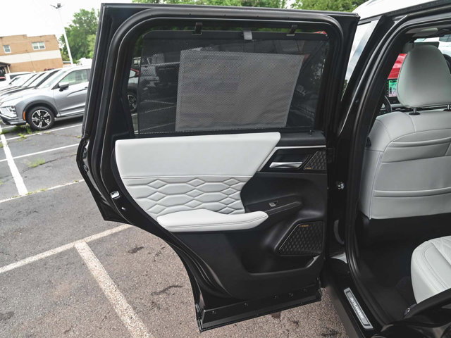 New 2025 Mitsubishi Outlander AWD image 9