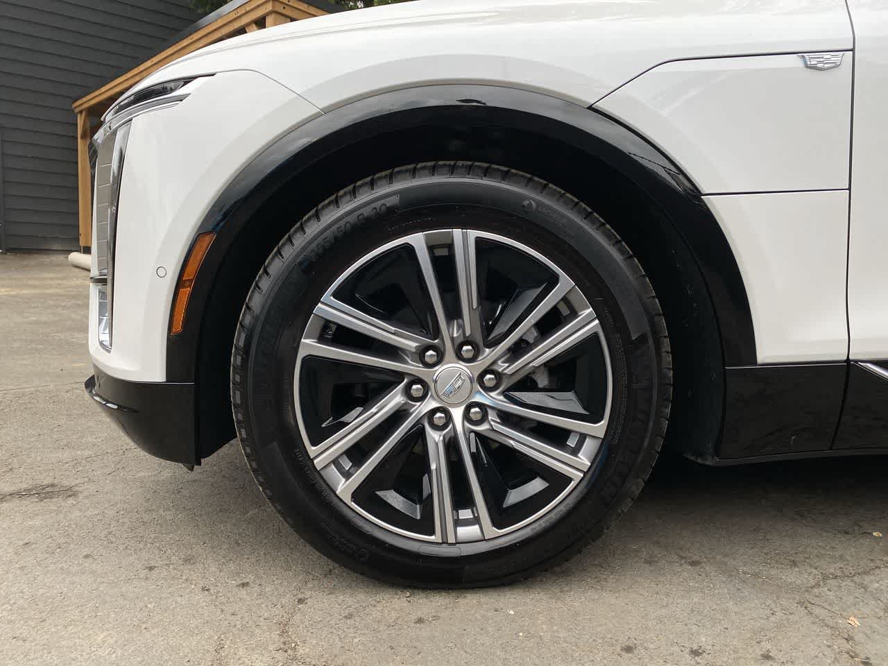 Used 2025 Cadillac Lyriq Luxury AWD/4WD image 12
