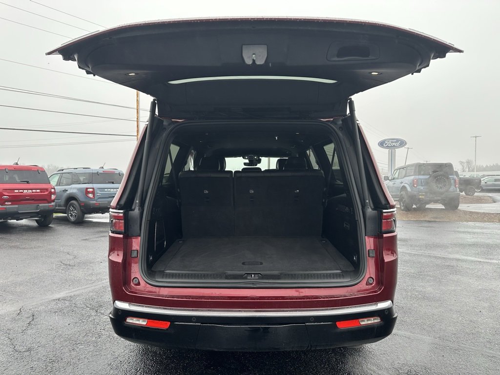 Used 2023 Jeep Wagoneer L Series II image 5
