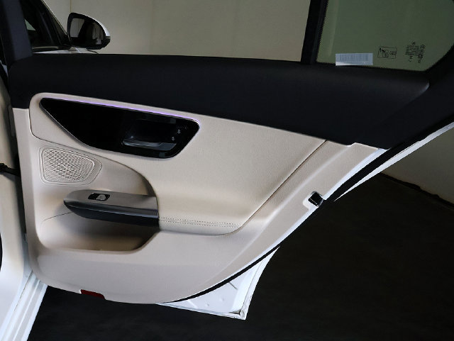 Used 2025 Mercedes-Benz C 300 4MATIC Sedan image 29