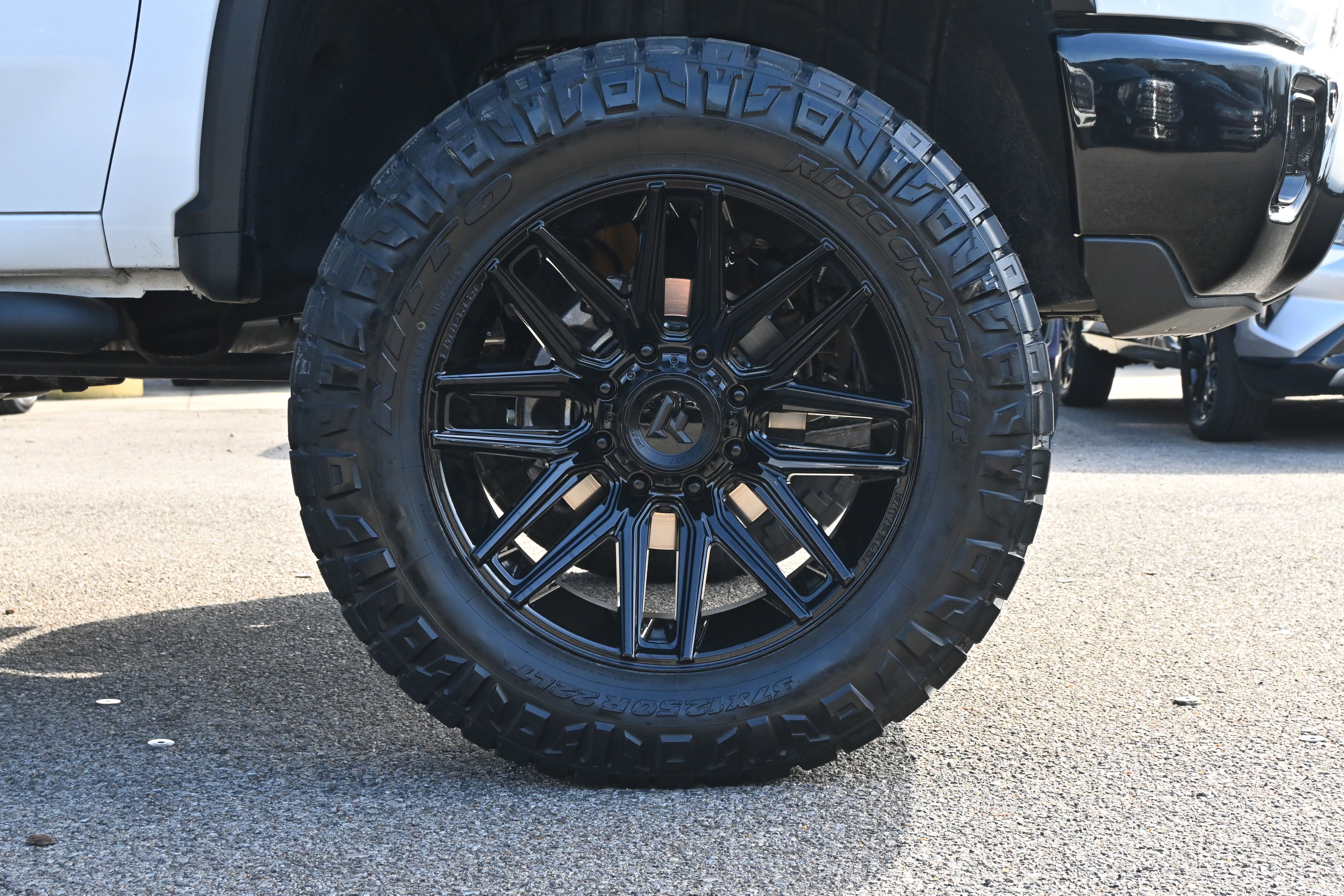 Used 2025 Chevrolet Silverado 2500 ZR2 w/ Technology Package image 24