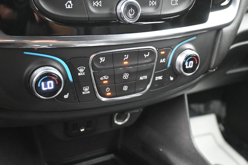 Used 2023 Chevrolet Traverse LT AWD/4WD image 11