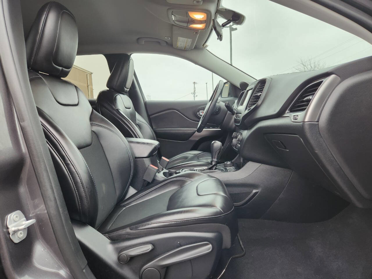 Used 2019 Jeep Cherokee Latitude Plus image 15