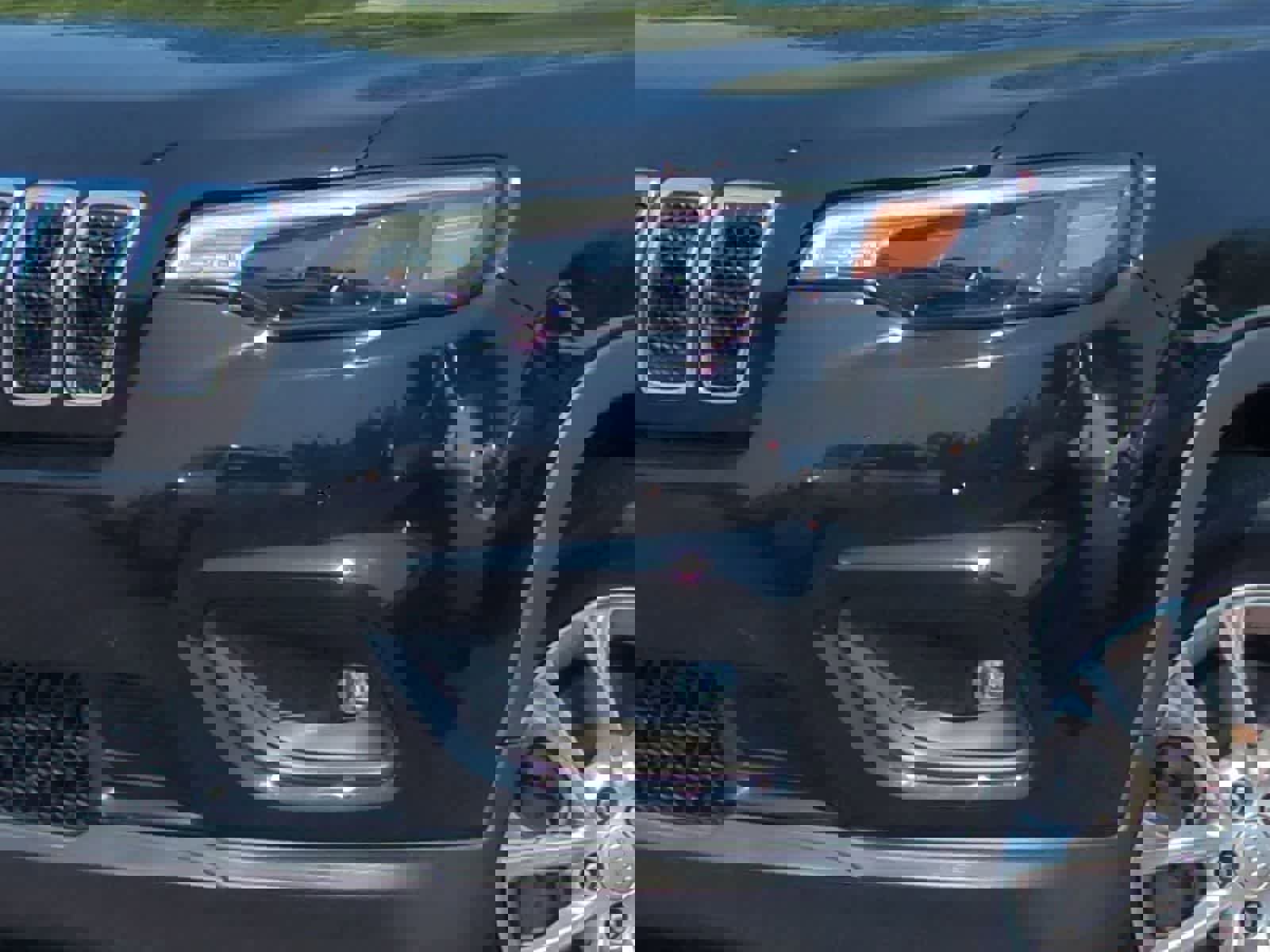 Used 2019 Jeep Cherokee Latitude w/ Popular Appearance Group image 11