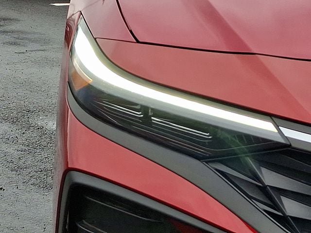 Certified 2025 Hyundai Elantra Sport FWD image 9