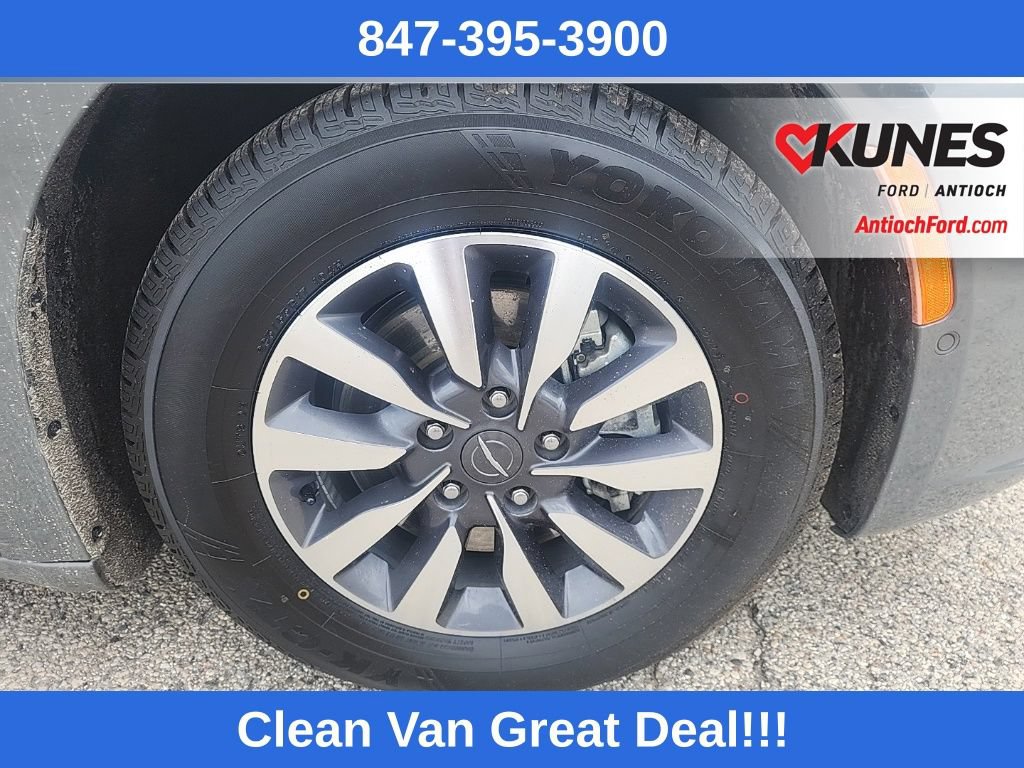 Used 2022 Chrysler Pacifica Touring-L w/ Uconnect Theater Family Group FWD image 14