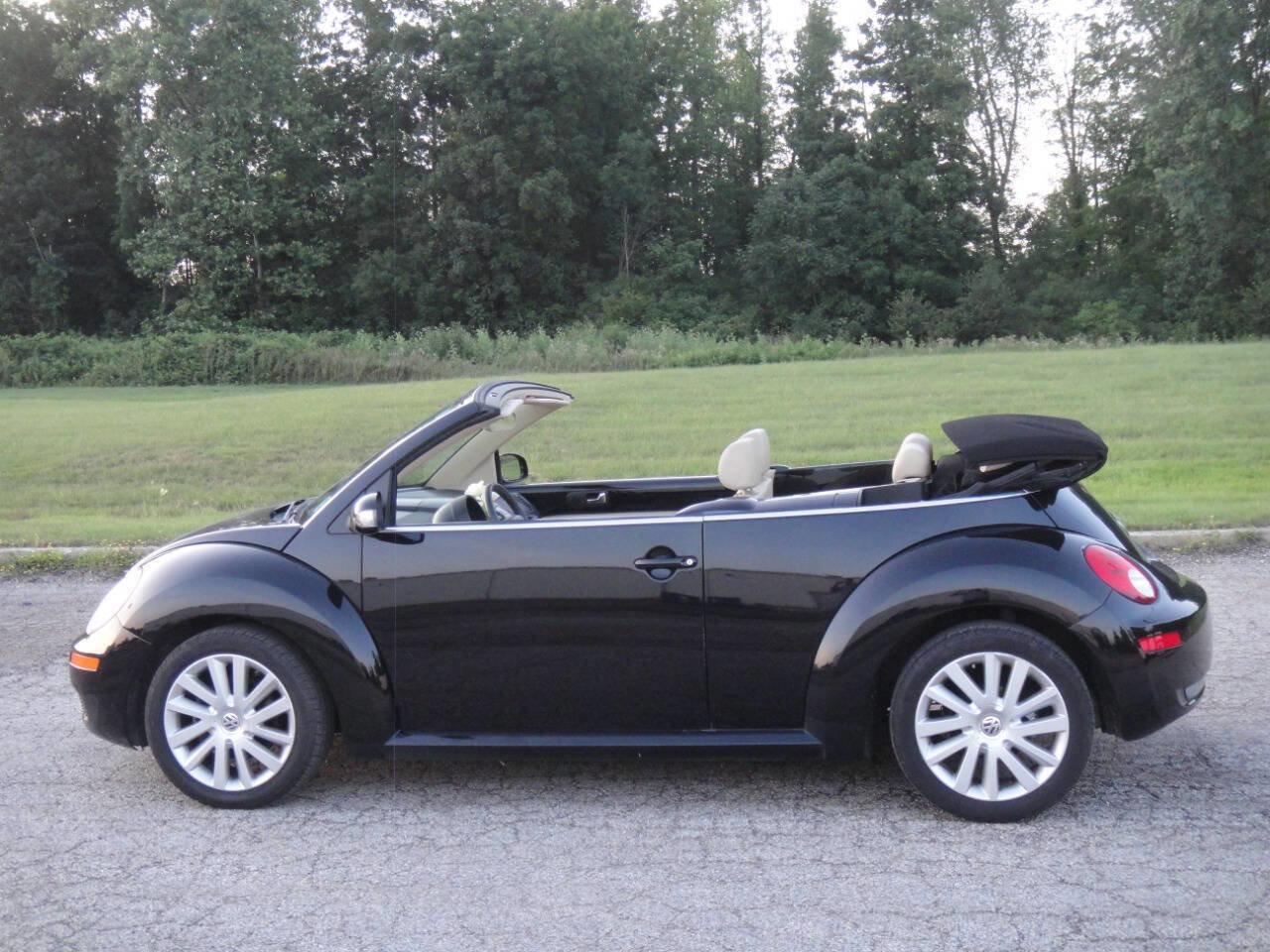 Used 2008 Volkswagen Beetle SE image 12