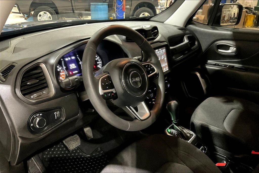 Used 2023 Jeep Renegade Latitude image 12