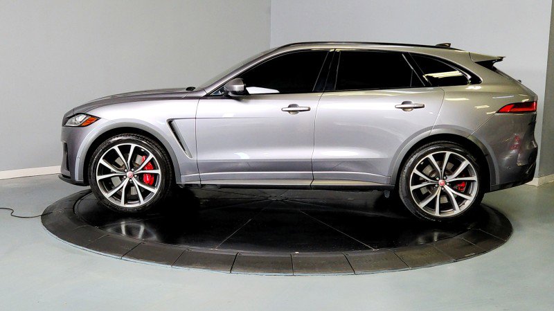 Used 2020 Jaguar F-PACE SVR image 4