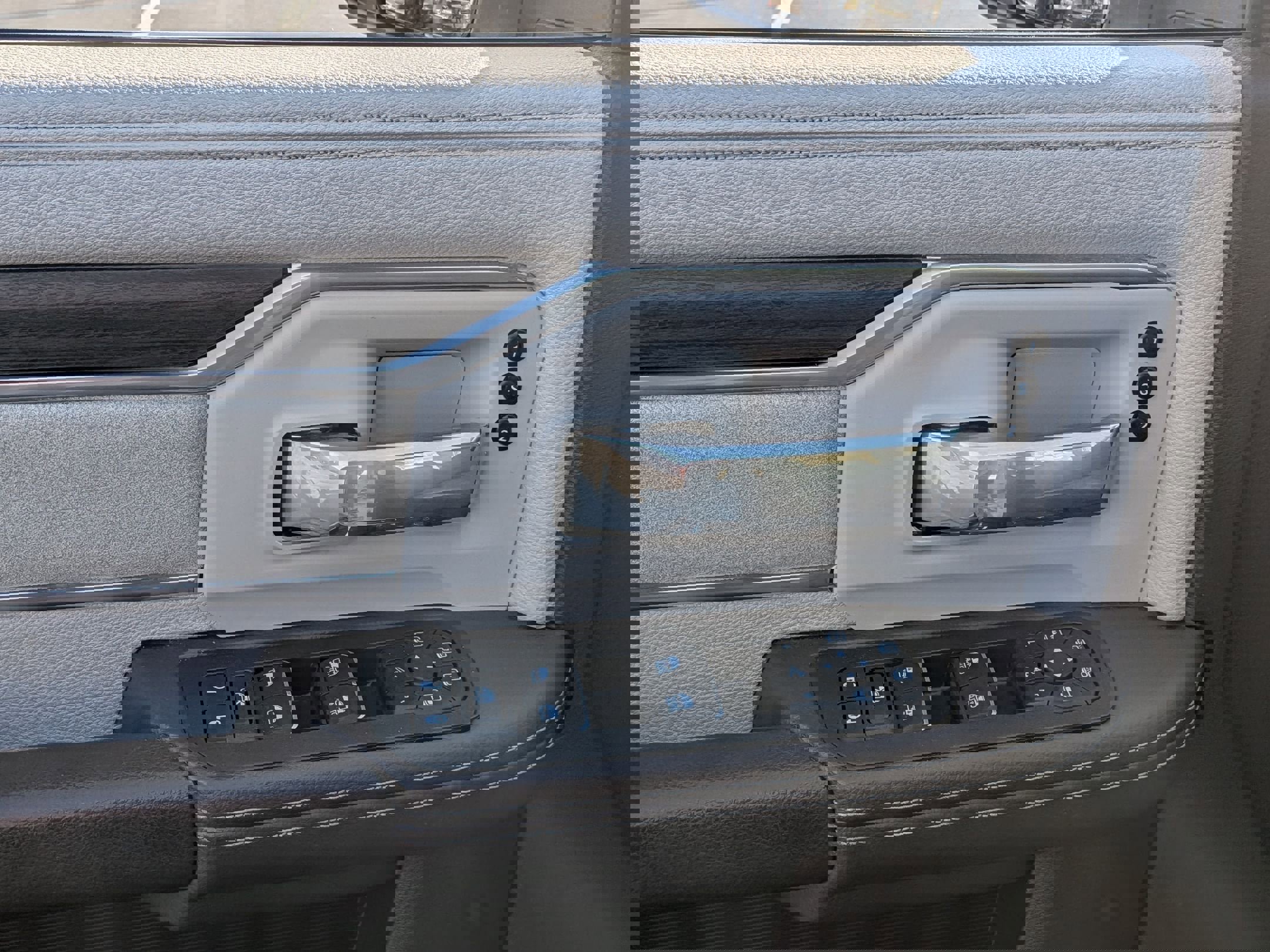 Used 2025 RAM 2500 Laramie image 11